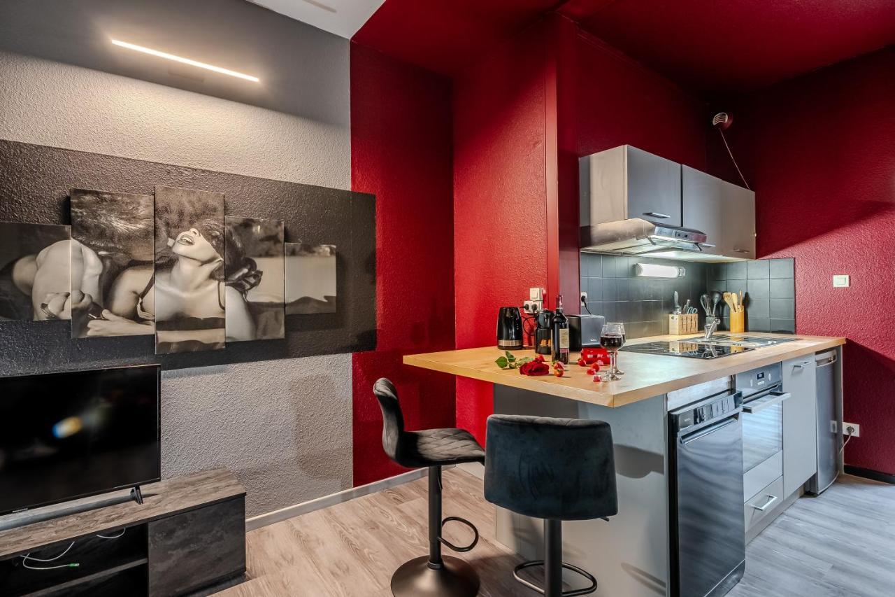 Cocon Sensuel - 50 Nuances - Les Cocons De Nath Apartment Montbeliard Ngoại thất bức ảnh