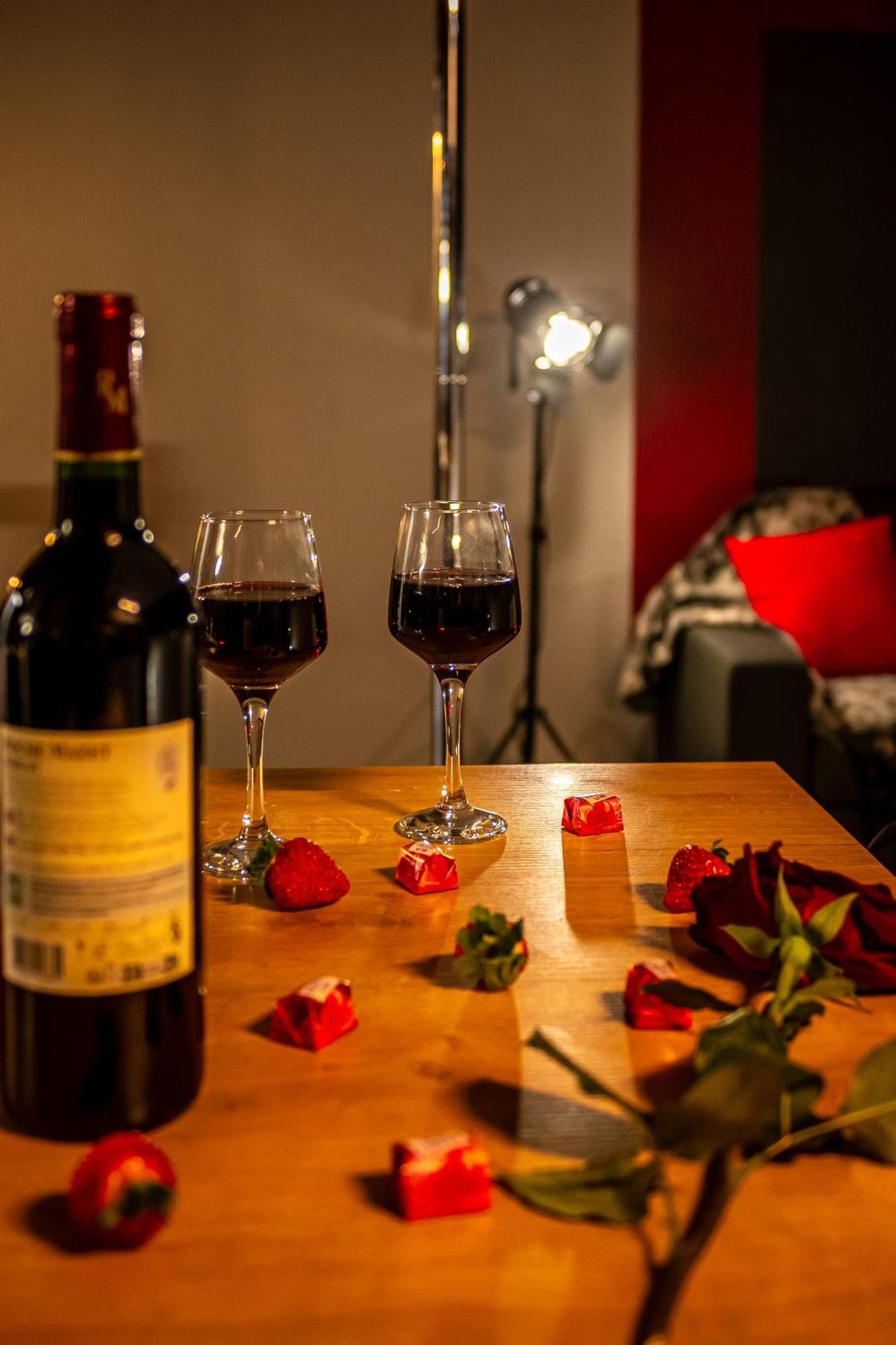 Cocon Sensuel - 50 Nuances - Les Cocons De Nath Apartment Montbeliard Ngoại thất bức ảnh